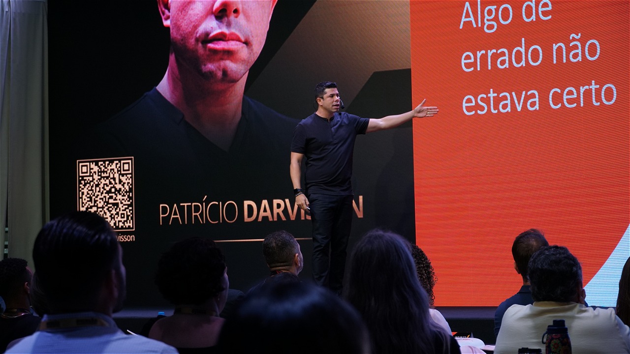 Palco do PDG — formação para líderes